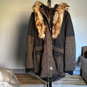Parka with removal faux fur detail